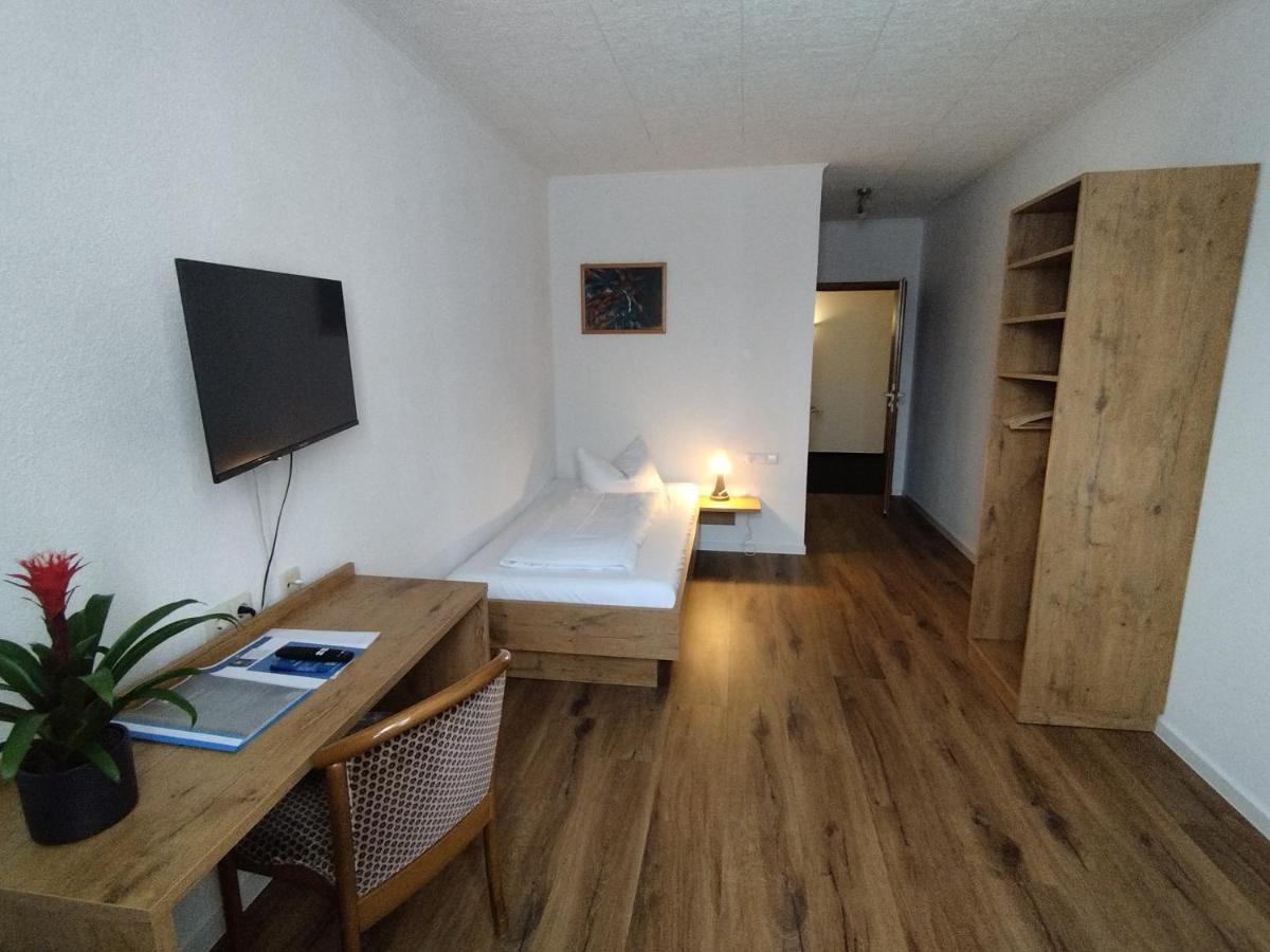 Hotel Sonnenkeller Новый-Ульм Экстерьер фото