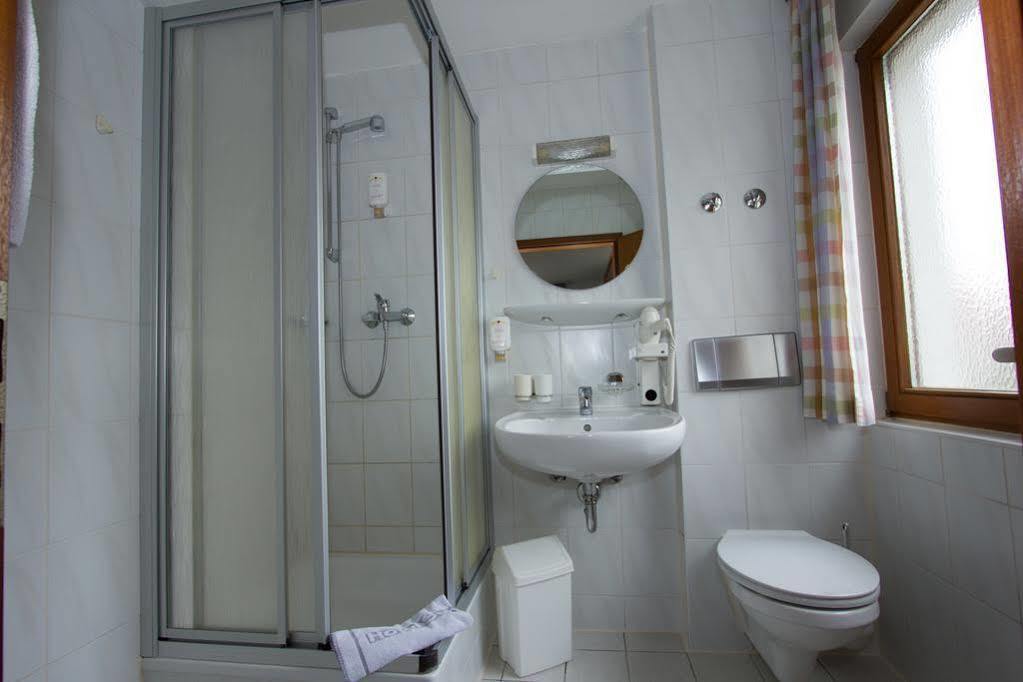 Hotel Sonnenkeller Новый-Ульм Экстерьер фото
