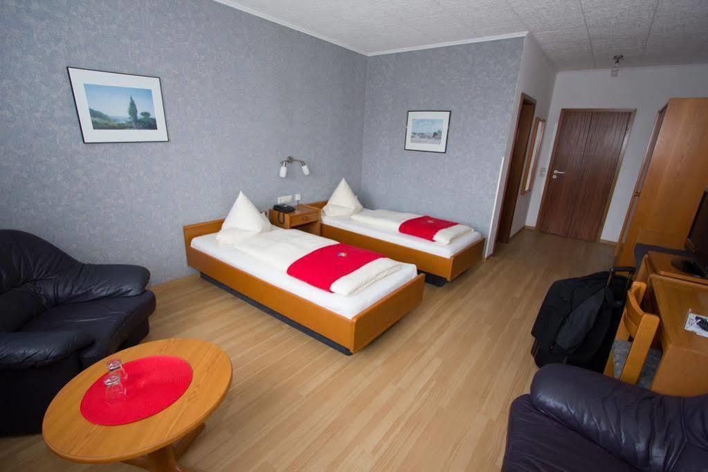 Hotel Sonnenkeller Новый-Ульм Экстерьер фото